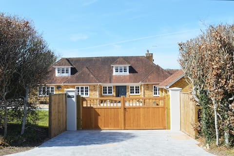 Scandi style house in beautiful Hampshire Village
