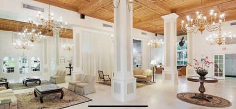 Top performing Airbnb: Sensational Palm Beach Island with Grand Terrace in Palm Beach