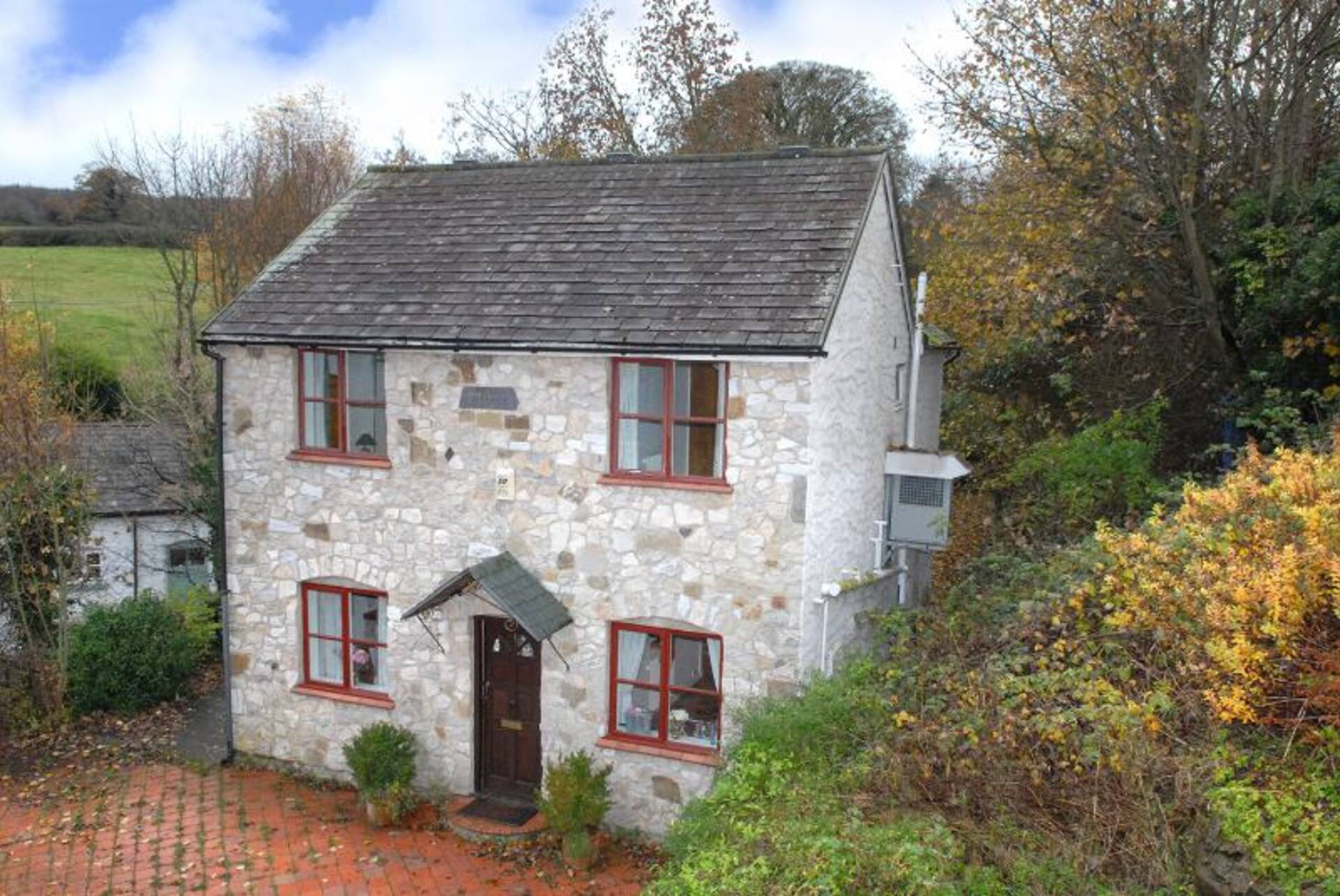 Pump Cottage, Whitford - Scenic rural location