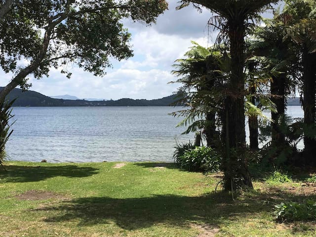 Lake Rotoiti Lakefront Holiday House