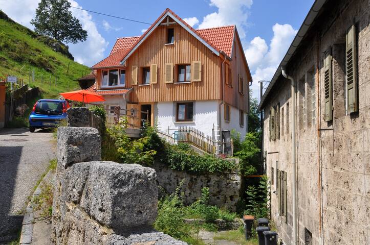 "BurgZwei" artists' hostel and gallery