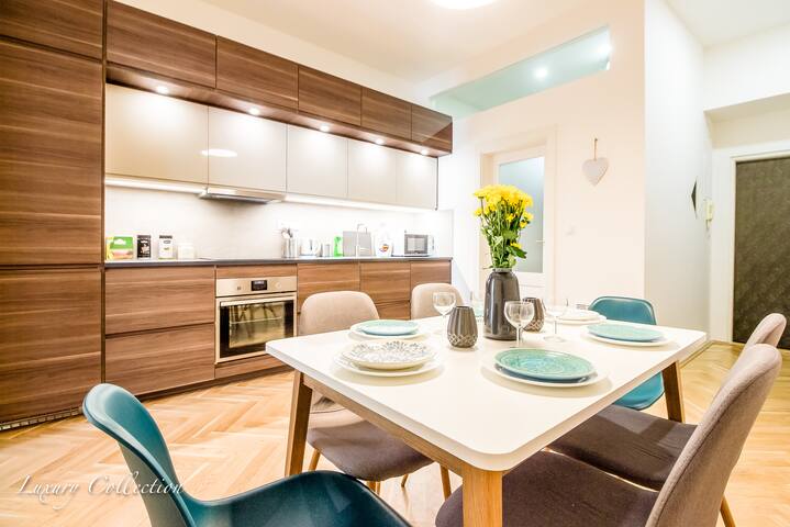 Incredible Luxury Apt. next to the Prague Castle