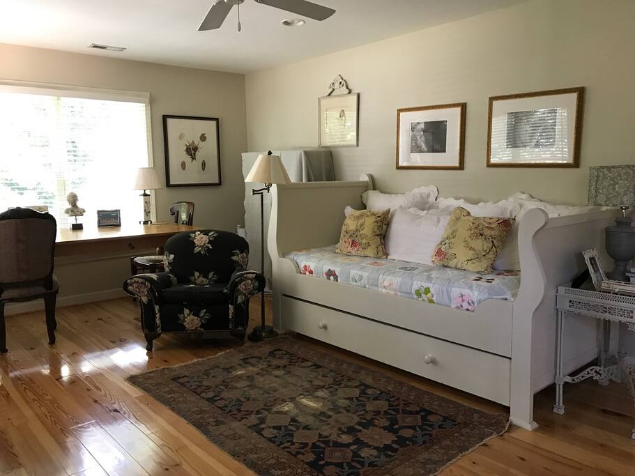 Light-filled Bonus area adjacent bedroom- trundle/daybed. Hardwood floors, wood blinds.