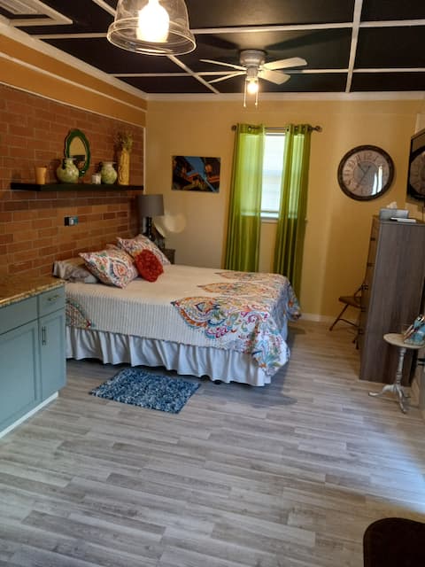 Top Airbnb: cozy house close to I4 monthly rental also in Florida