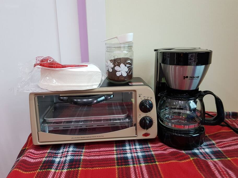 Coffee pot and toast