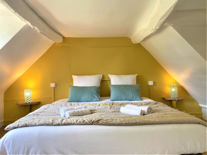 Chambre jaune - Aménagement lit double 180X200
