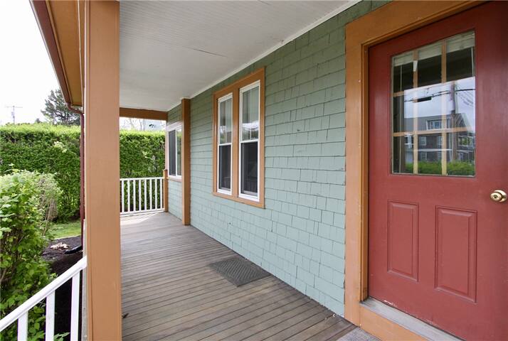 Mariner House, walk to First Beach gallery image 4