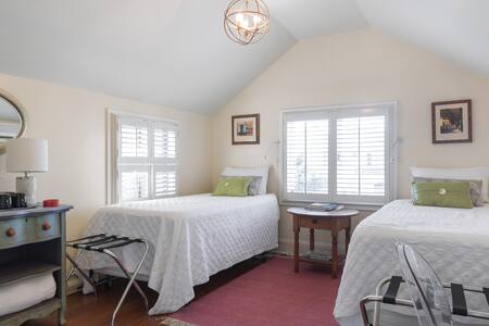 Private Loft Right on Atlantic Avenue