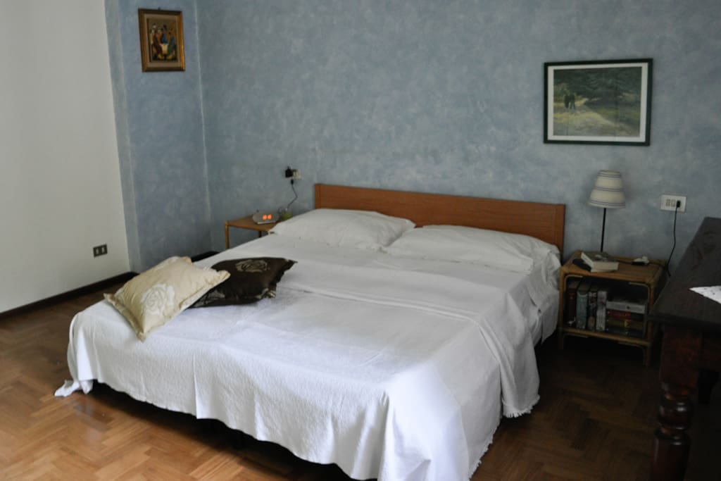 Camera (Room)