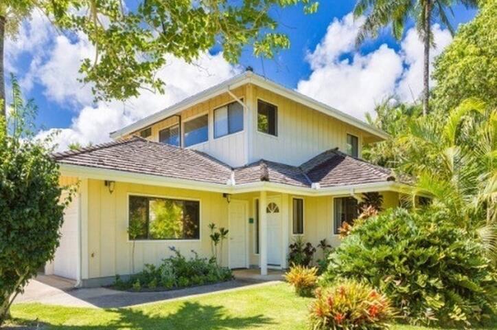 Paradise Awaits w/salt water Pool, A/C and wifi gallery image 5