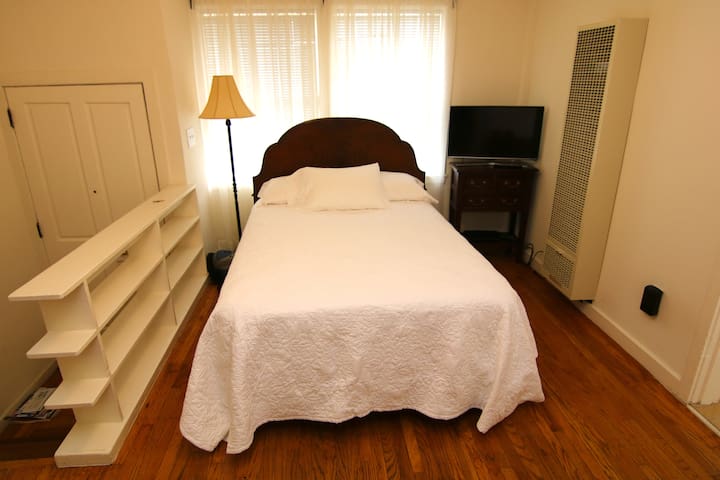 Bright Mission Walk Up Studio!