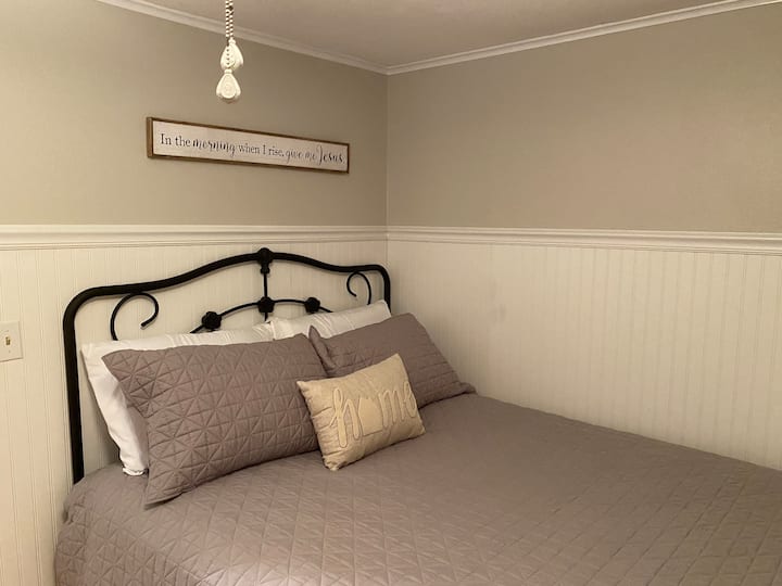 Master bedroom, queen bed, new mattress, TV in room