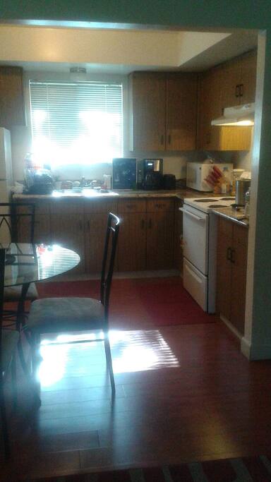 ENJOY KITCHEN GRANIT TOPS HARDWOOD FLOORS ,FREASH PAINT