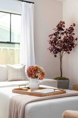 Walk to ACL-Modern Luxury in Zilker with Pool gallery image 5