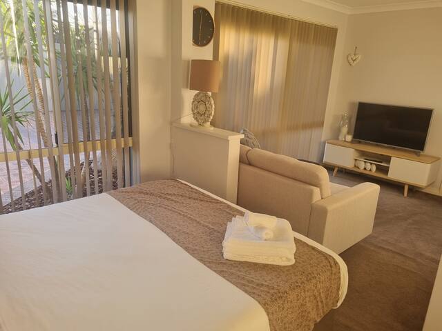 Scarborough Sunsets gallery image 4