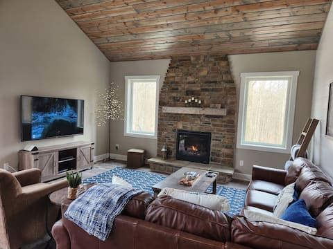 Popular Airbnb listing: Scout's Retreat - Rustic, luxury with game room! in Hocking Hills