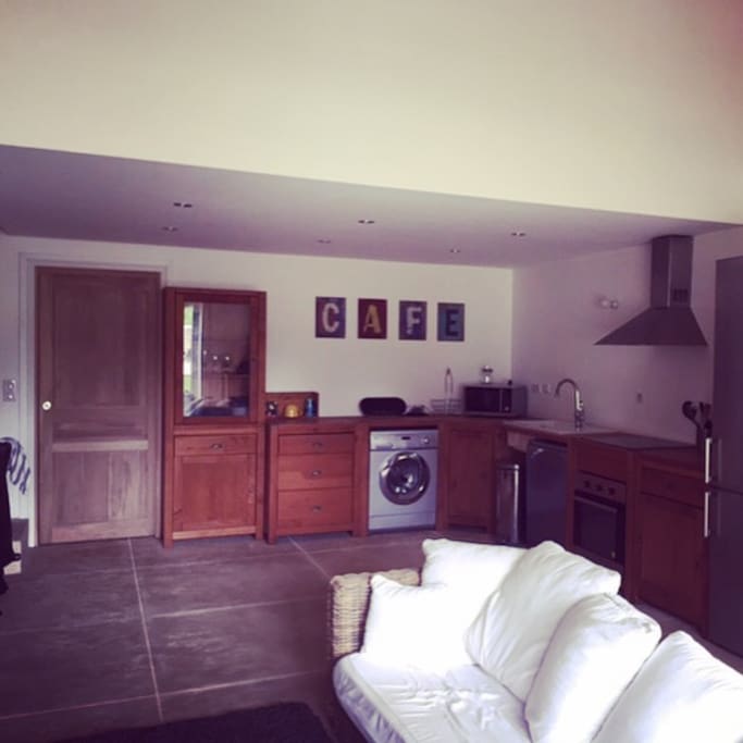 Kitchen - fully equipped with dish washer & washing machine