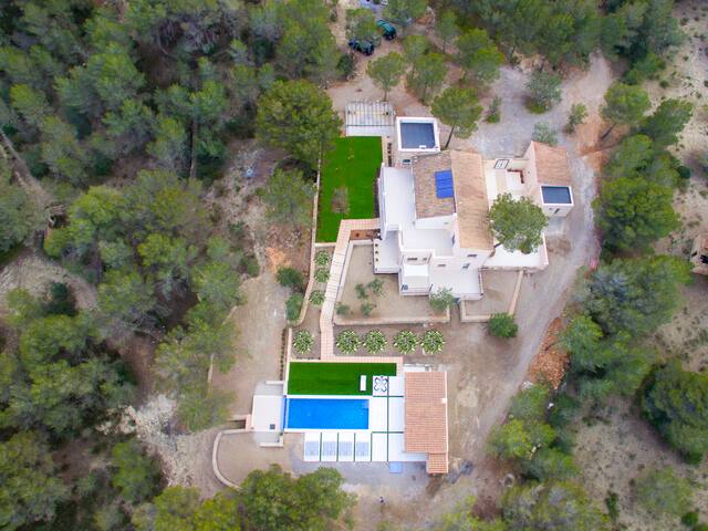 Villa Pins, una villa con encato gallery image 4