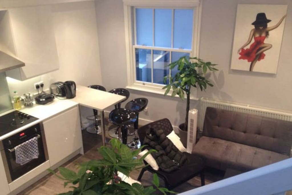 Beautiful Newly Decorated Apartment in The Heart Of Camden Town With Fast Working WI-FI and Cable TV.
