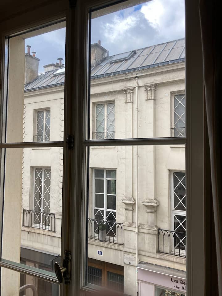 Bright apartment in the heart of Marais, Paris