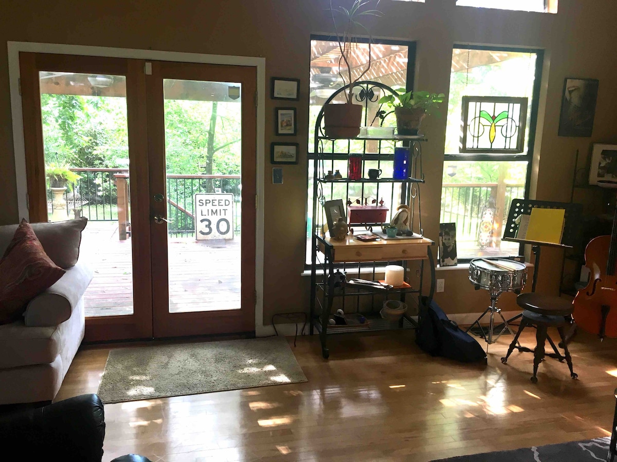Monthly rental. Fab, Fun space!