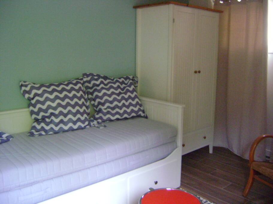 bed can be switched in double bed