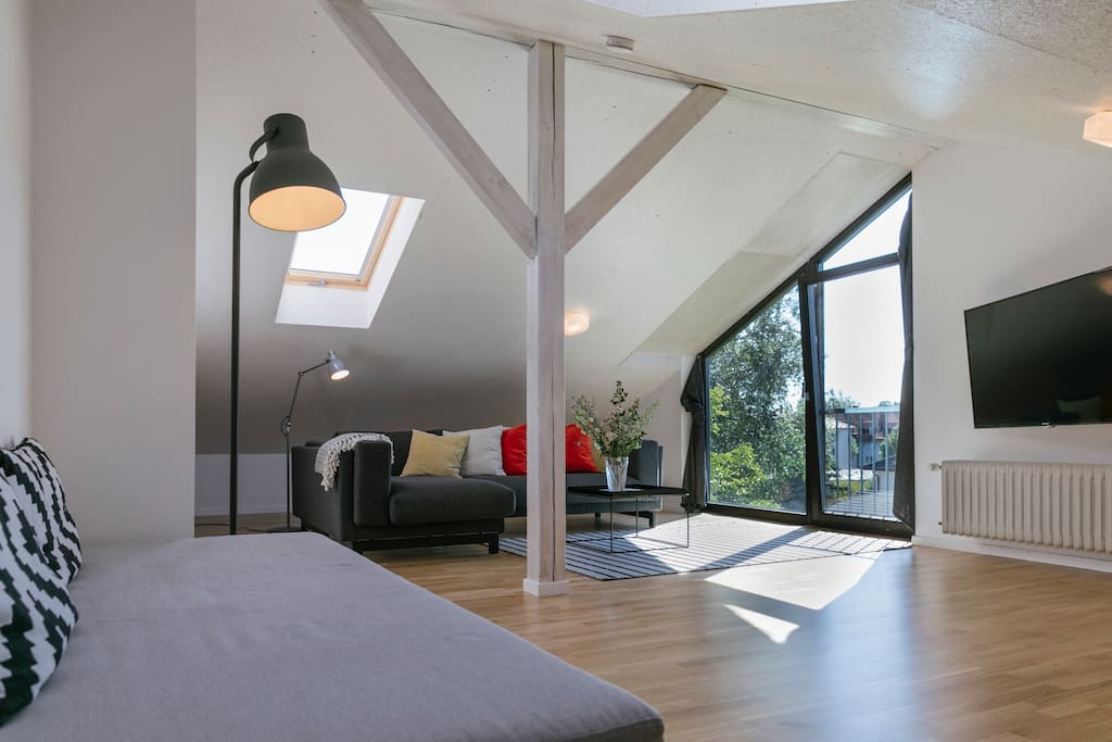 wohnzimmer mit panoramfenster