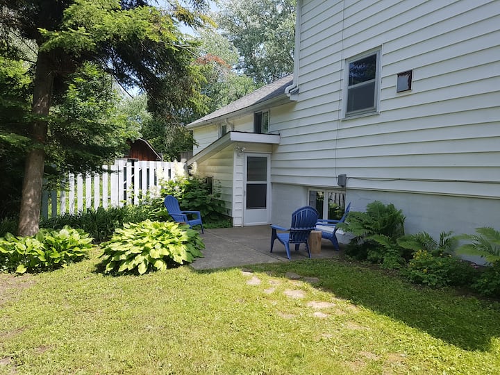 A Cozy Nook near Bluewater Park (Wiarton)