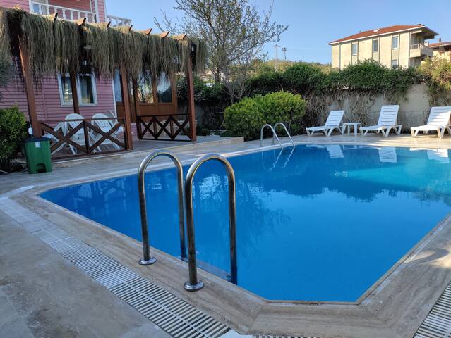 Villaferhat Tatil Evleri Havuzlu tripleks pembe gallery image 4