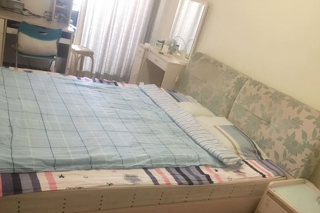 Kingsize bed