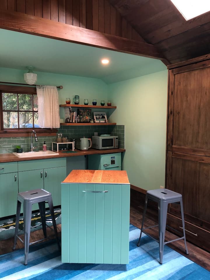 Roseway Rendezvous: Cool, Comfy Hideaway In Ne Pdx - Portland, OR
