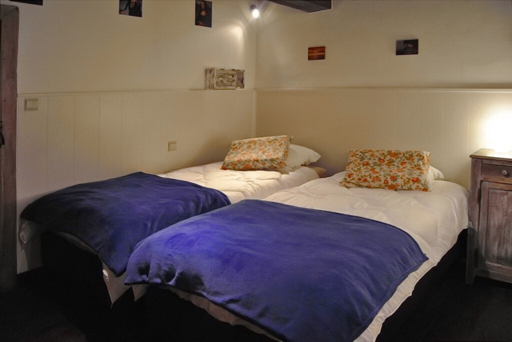 habitación 2 (4 camas individuales)