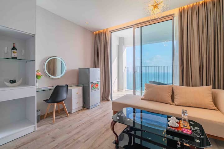 Panorama Beachfront W/ Balcony, Central, Pool& Gym - Nha Trang