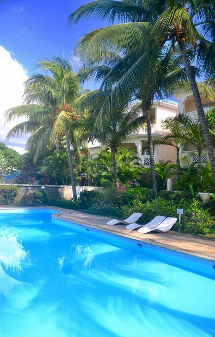 Poolside (Côté Piscine)
