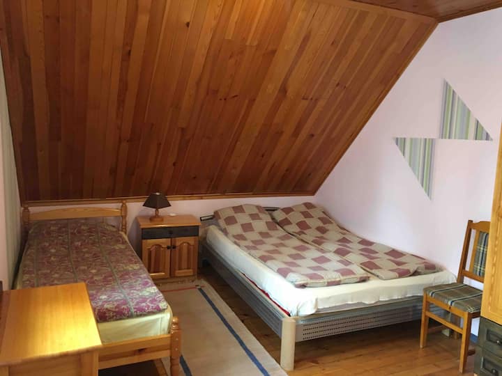 غرفة 6، سرير أطفال متاح 