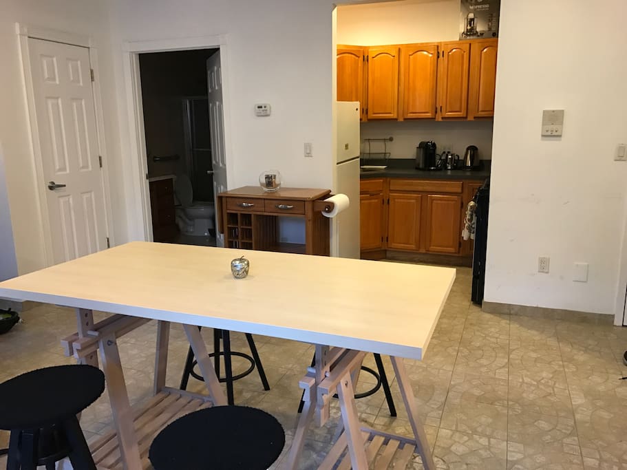 Kitchen Table and Kitchen