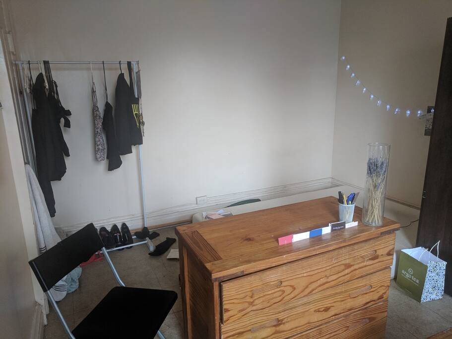 Garment rack for your clothes/shoes, plenty of luggage spac
