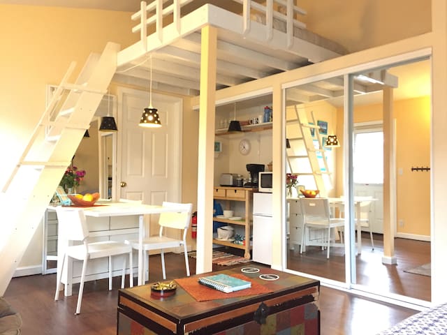 Delightful Midtown Santa Cruz Studio