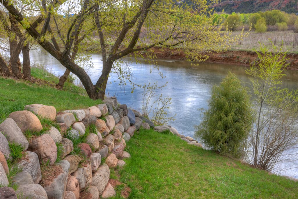 Durango Colorado vacation rental Two Bears River Guest House river access