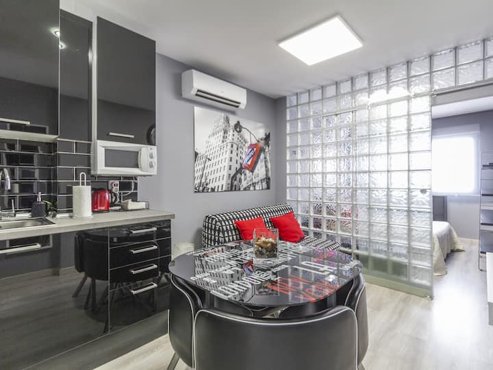 Cool Apartment In Chueca Few Steps Of Gran Via - Madrid