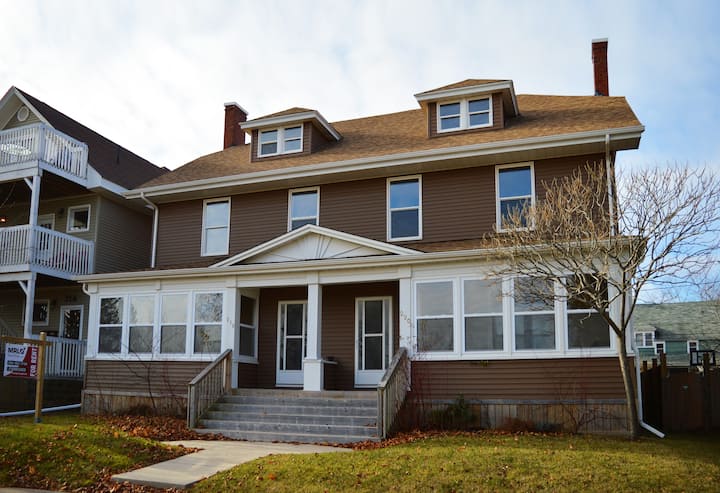 Fully Furnished Bachelor Suite In Downtown Moncton - Moncton