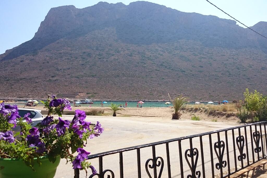Stavros beach-mountain view