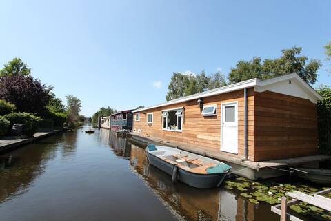 Sunny houseboat near Amsterdam centre!