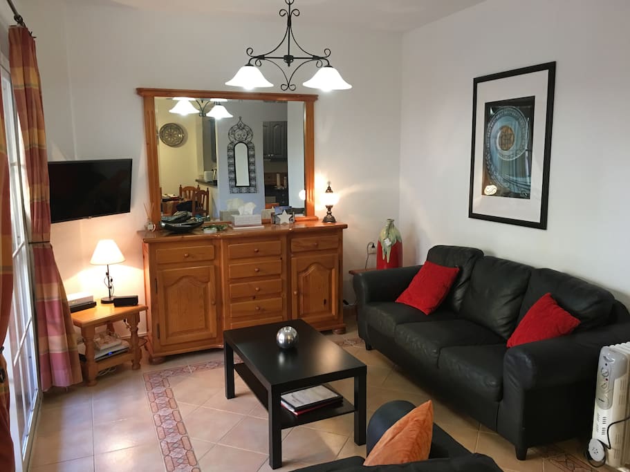 The lounge has free wifi, a/c, a smart TV and a blu ray player it has a couple of sofas, there are also games and books in the dresser.
