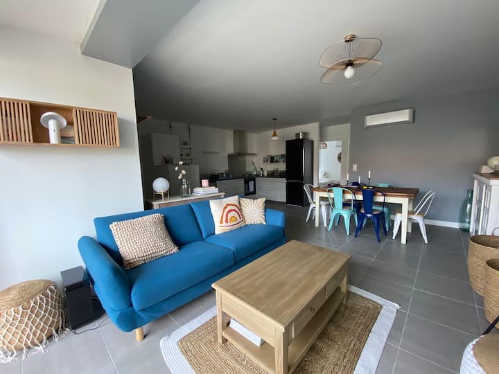 Каучот на спуштање нуди кревет широк 160, за секојдневна употреба