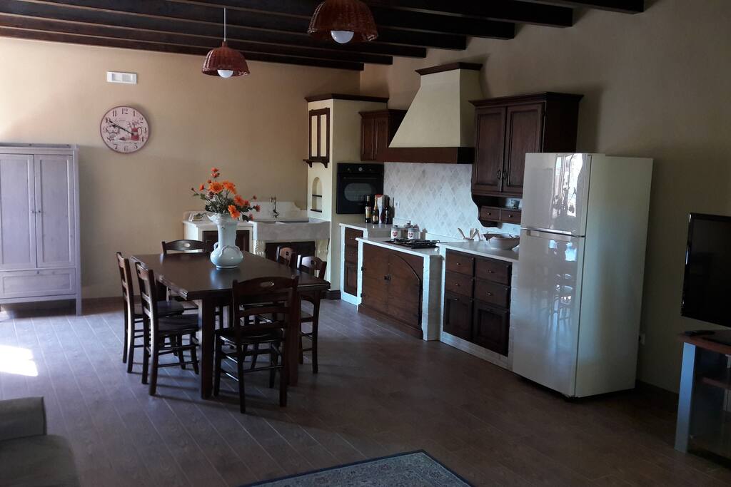 Zona pranzo e cucina