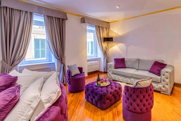 SPANISH STEPS VERSACE STYLE APARTMENT WITH JACUZZI gallery image 4