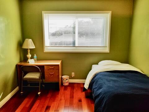 15% Off Long-Term, 2.5 miles to Disneyland, Room C