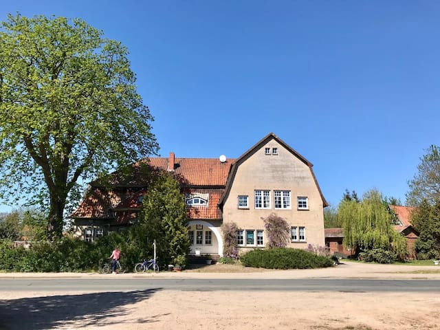 Schönes großes Doppel Zimmer im EG