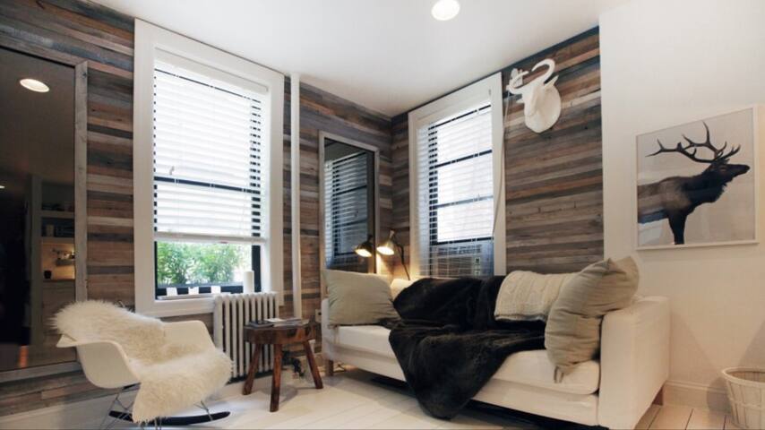 Lovely 2 Bed Condo in Amazing Location gallery image 3